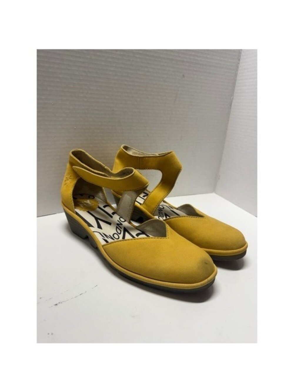Fly London Yellow Leather Wedge Sandals Asymmetrical Strap P500801017 Size 40 9